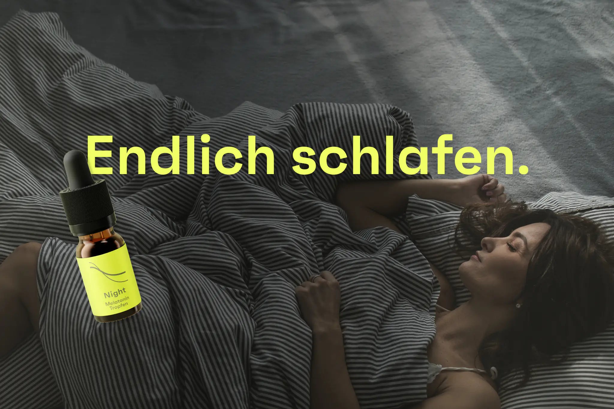 Schlafende Frau mit Bettdecke